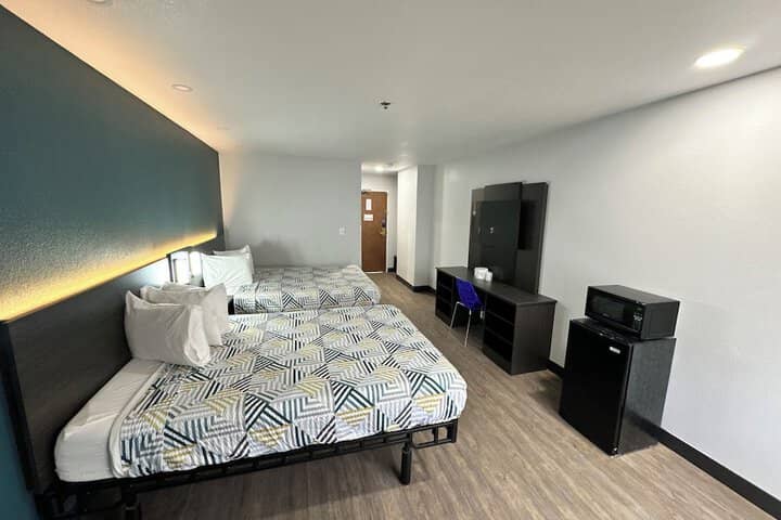 Room 9 of 18