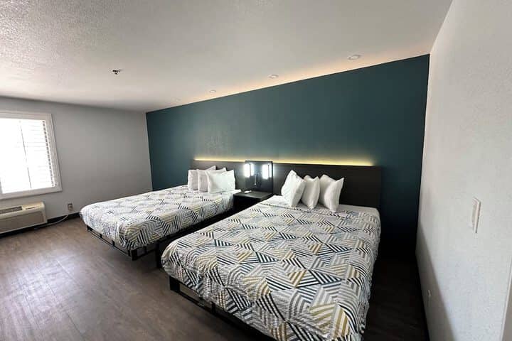 Room 10 of 18