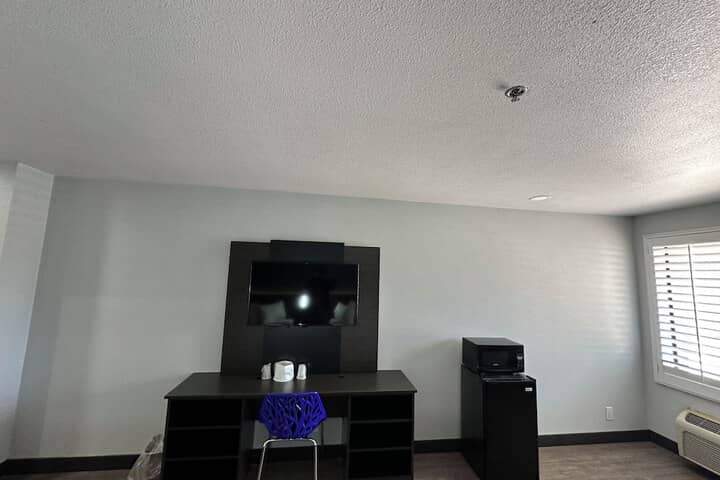Room 4 of 18
