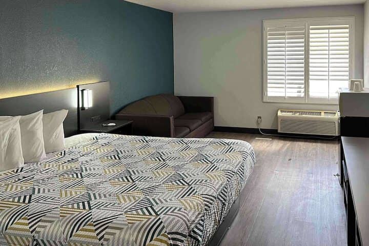 Room 14 of 18