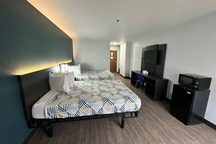 Room 8 of 18